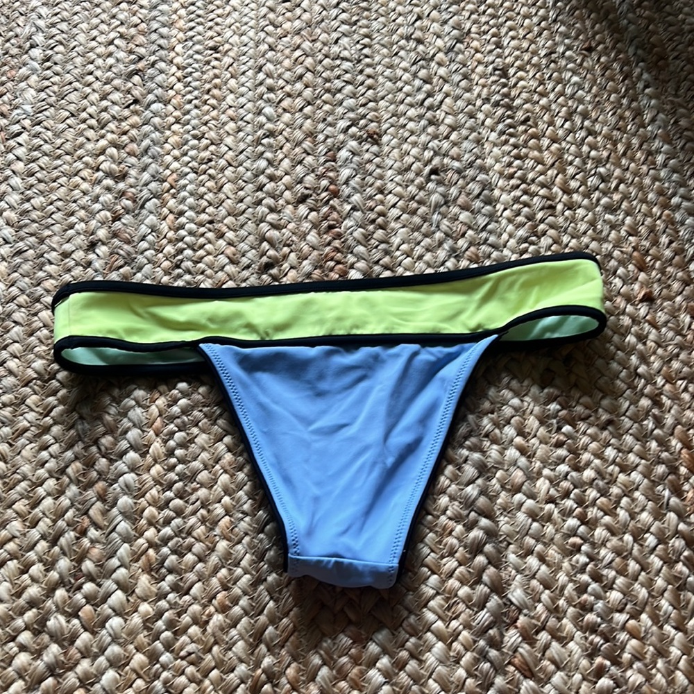 Victoria Secret Brazilian bikini bottom - Picture 2 of 4